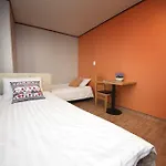 B & J Open Guest House - Hostel