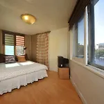 B & J Open Guest House - Hostel