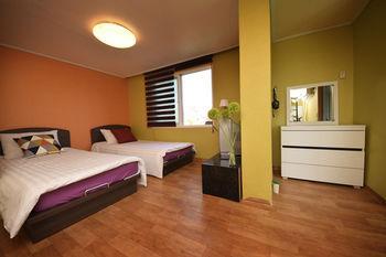 Hotel B & J Open -