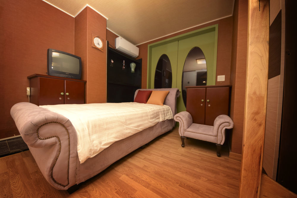 B & J Open - Hotel 2*