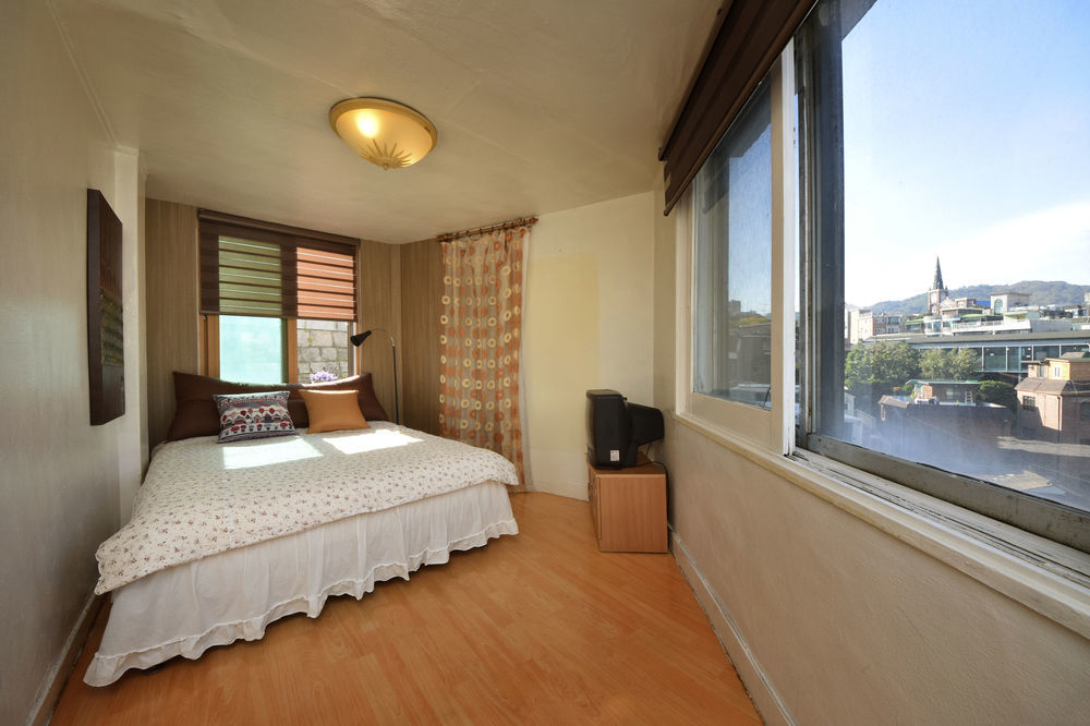 B & J Open - Hotel