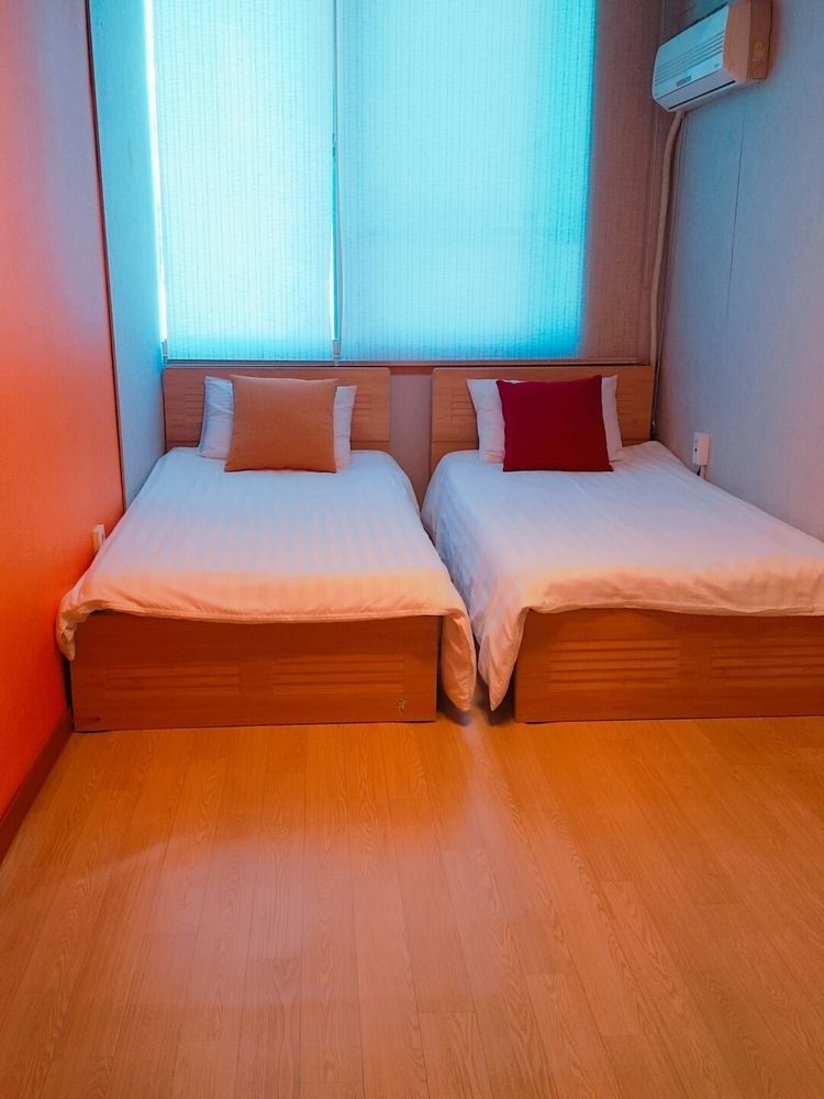 B & J Open - Hotel