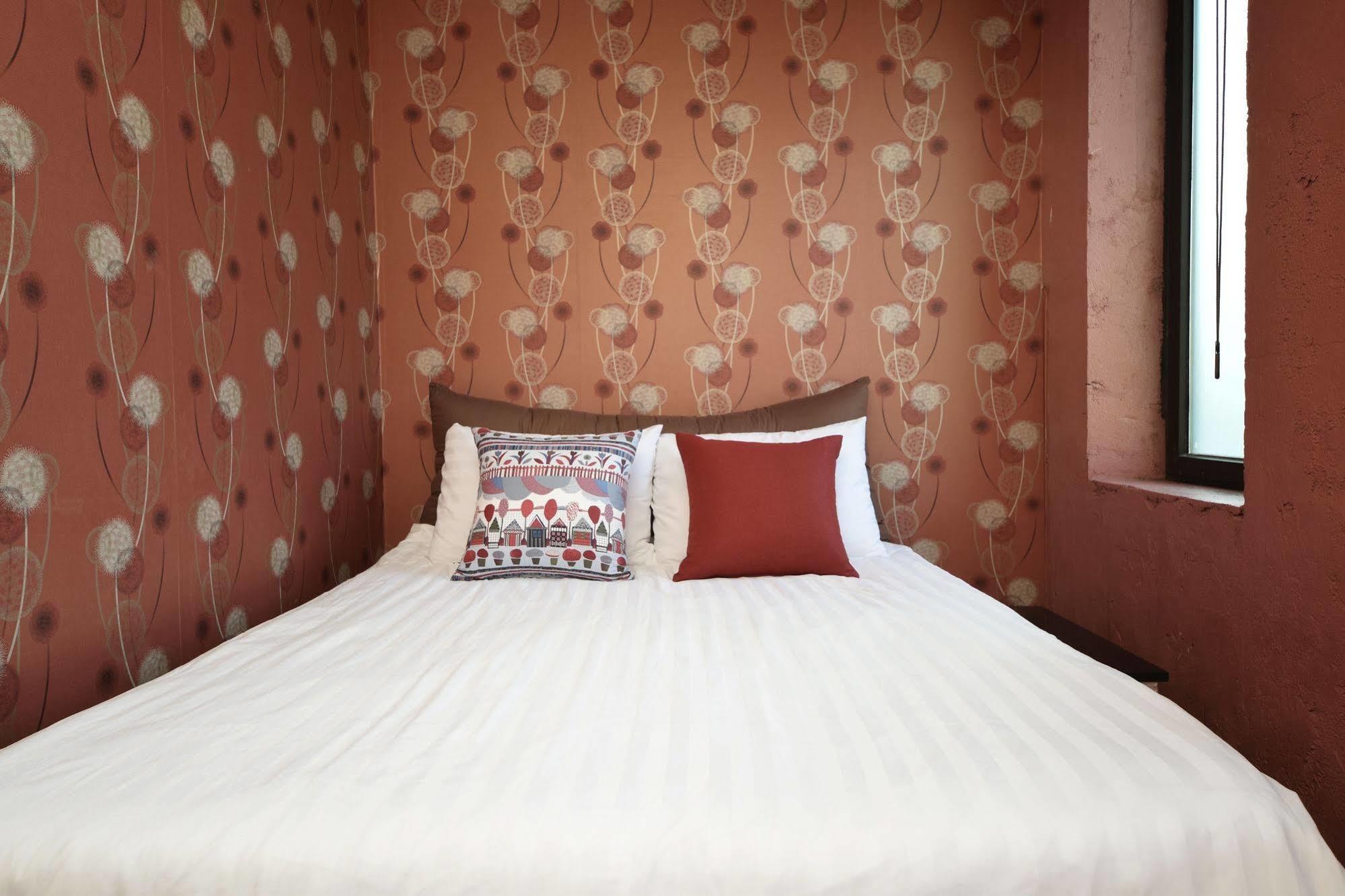 Hotel B & J Open -